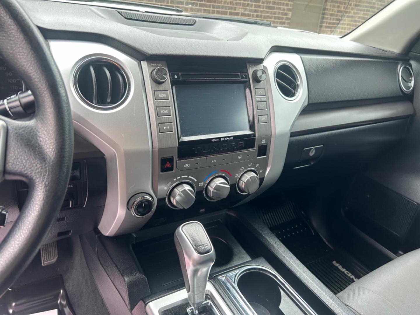 2018 White Toyota Tundra SR5 5.7L V8 CrewMax 4WD (5TFDY5F16JX) with an 5.7L V8 DOHC 32V engine, 6A transmission, located at 1687 Business 35 S, New Braunfels, TX, 78130, (830) 625-7159, 29.655487, -98.051491 - Photo#15